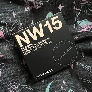 MAC Studio Fix Powder Plus Foundation NW15